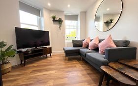 Lovely Apartment, One Minute From Bournemouth Beach And Town.